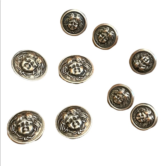 Vintage metal buttons gothic haunted face peasant women Medusa silver mix 1960s - Picture 10 of 12